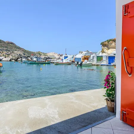 Esperanza Boathouses