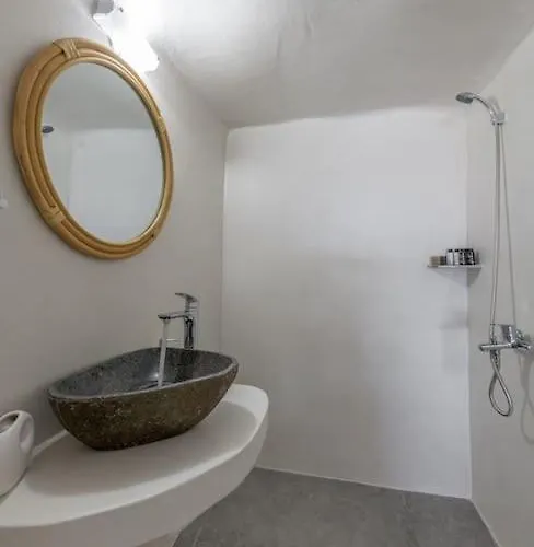 Esperanza Boathouses