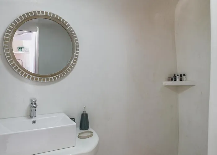 Esperanza Boathouses