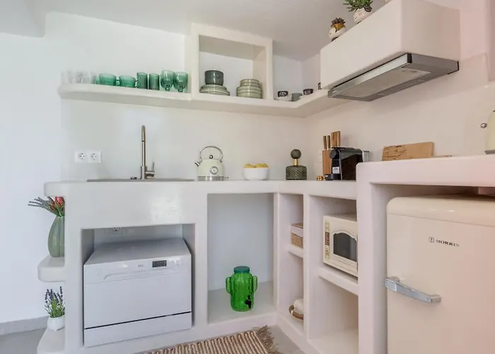 Esperanza Boathouses * Mandrakia